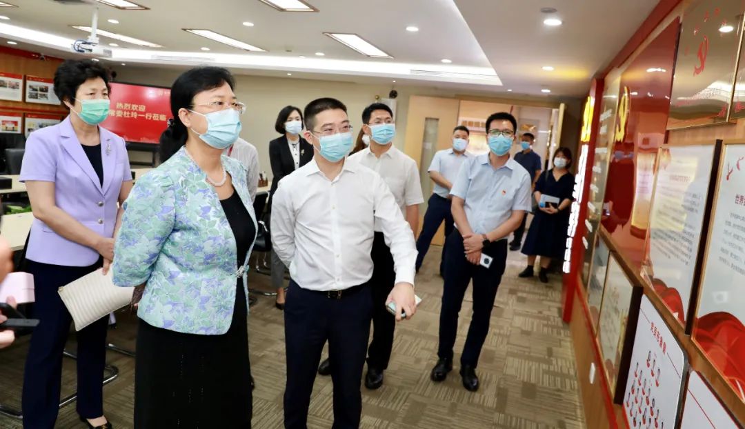 杜玲率队调研深青商会:鼓励商会广泛团结带领深圳青年企业家为"双区"