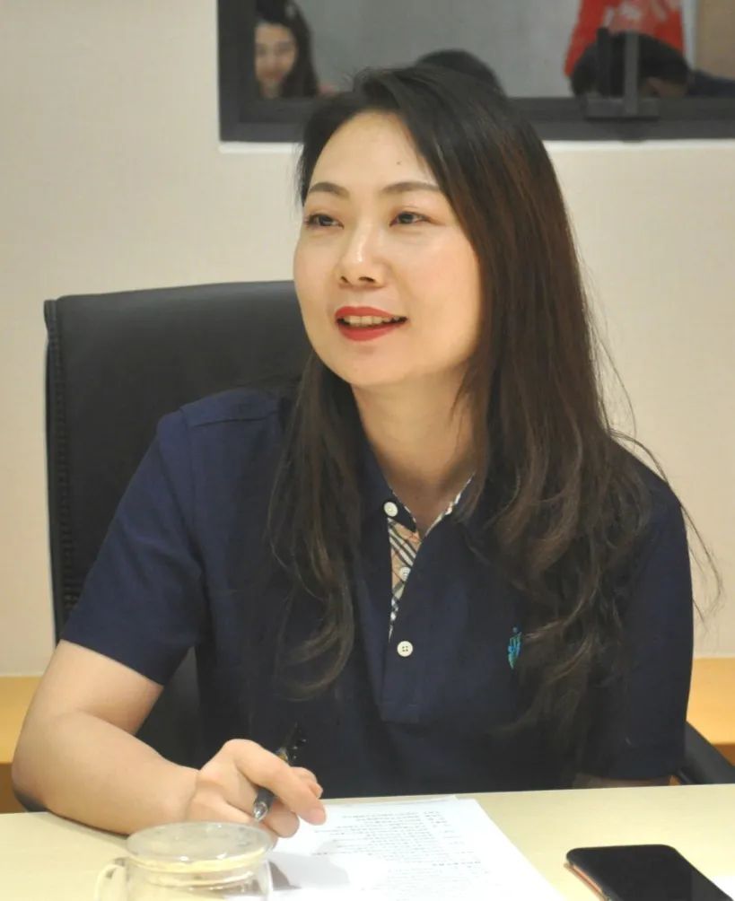 张大伟(左),冷静(右)